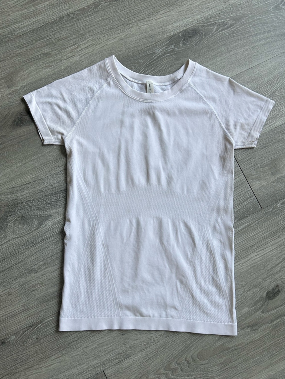 Athleta White Momentum Short-Sleeve Seamless Active Tee Size S